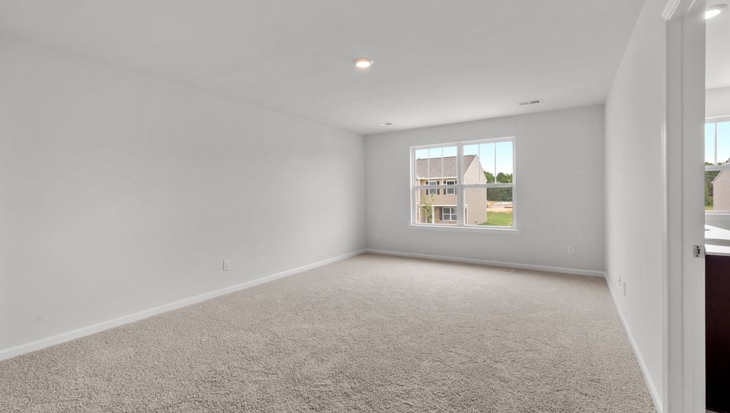 Spacious, unfurnished interior of a new home in Hunters Ridge, Woodruff (Image 27).