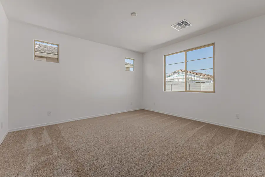 Spacious, unfurnished interior of a new home in Empire Pointe, Queen Creek (Image 9).