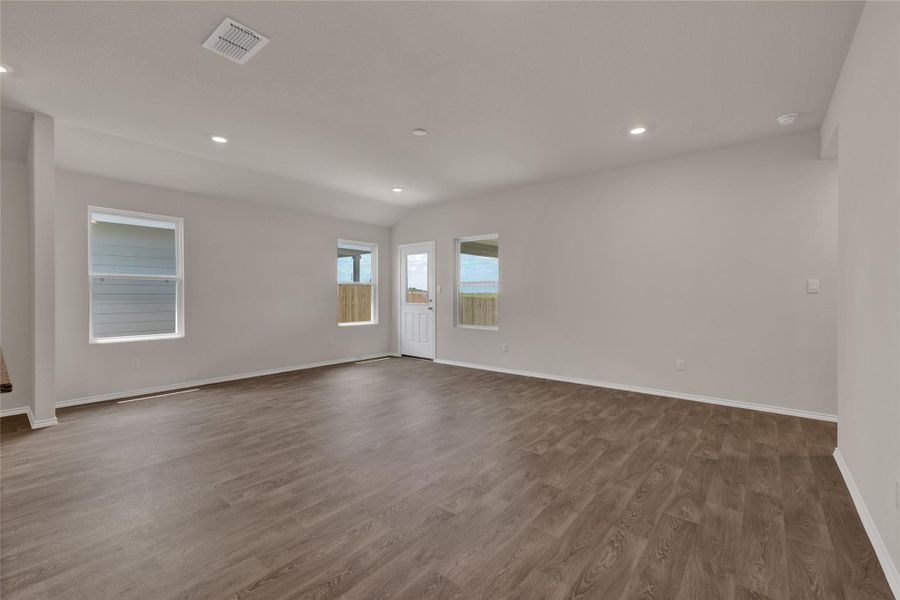 Spacious, unfurnished interior of a new home in Bollinger, Maxwell (Image 24).