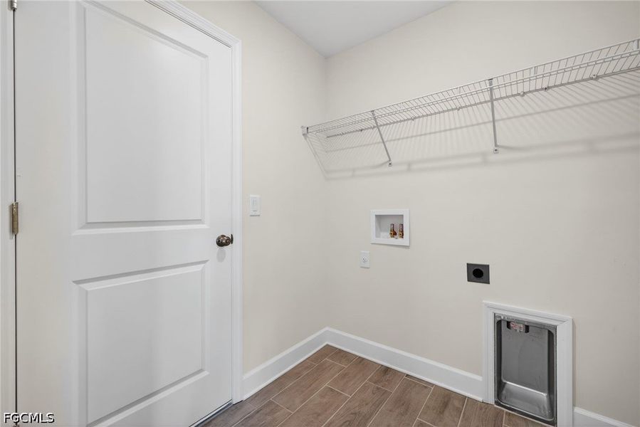 Spacious, unfurnished interior of a new home in Cape Coral, Cape Coral (Image 20).