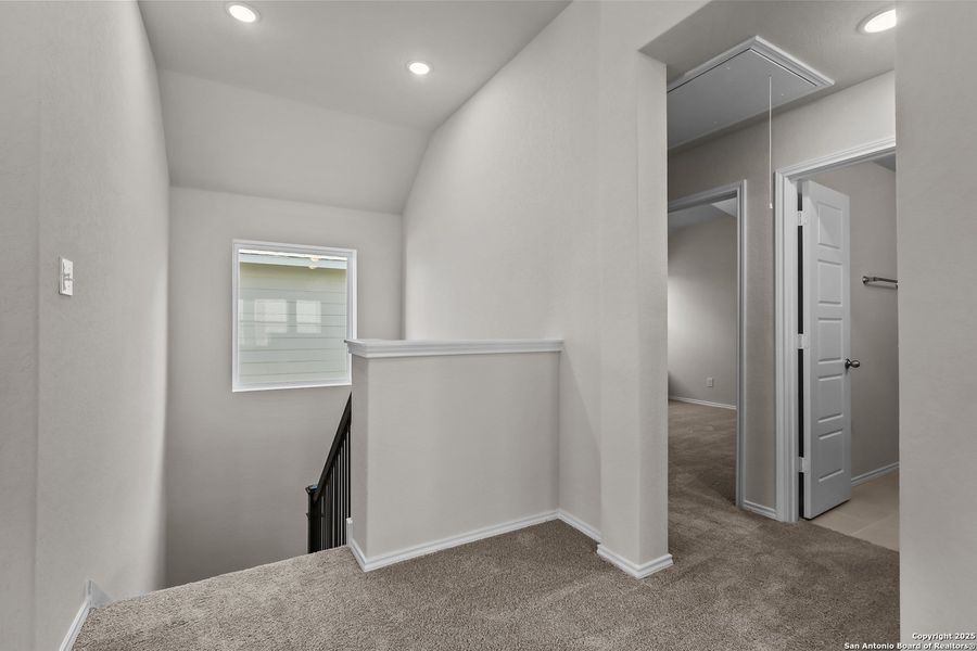 Spacious, unfurnished interior of a new home in Stillwater Ranch 45', San Antonio (Image 31). Spacious, unfurnished interior of a new home in Stillwater Ranch 45', San Antonio (Image 31).