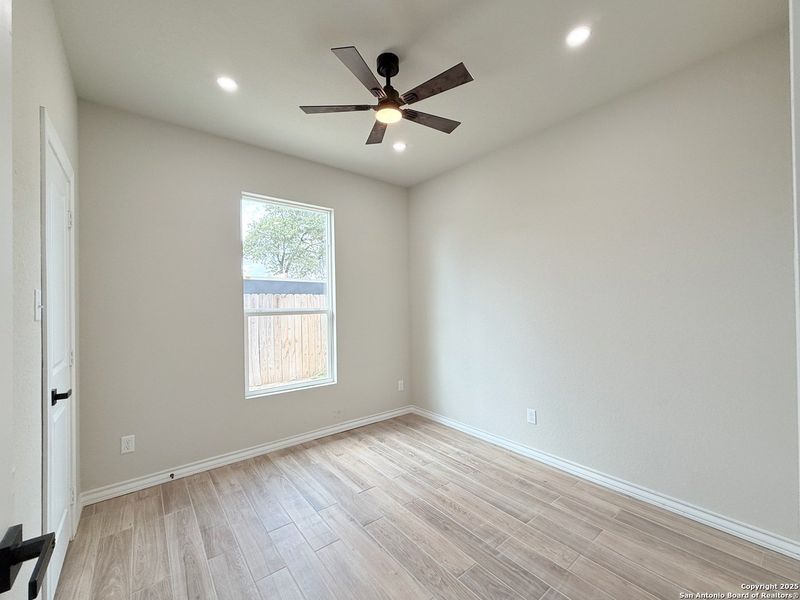 Spacious, unfurnished interior of a new home in , Natalia (Image 24).