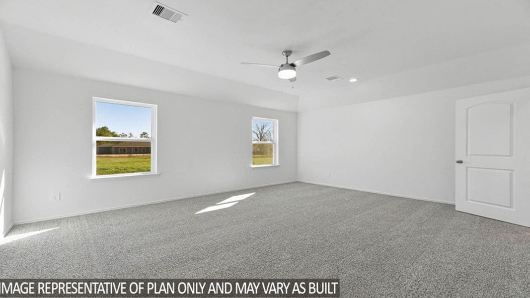 Spacious, unfurnished interior of a new home in East Williams Cove, Conroe (Image 9).