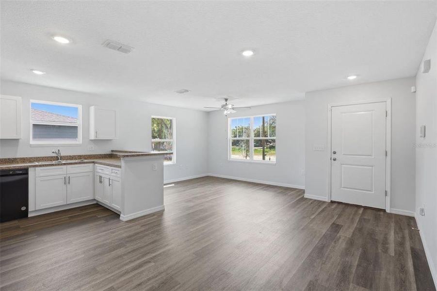 Spacious, unfurnished interior of a new home in , Apopka (Image 28).