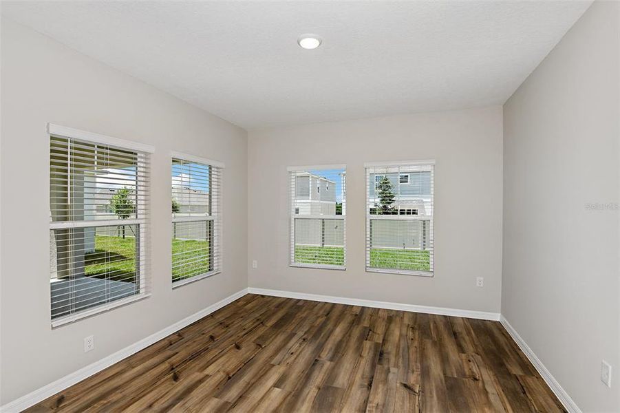 Spacious, unfurnished interior of a new home in Pasadena Landing, Wesley Chapel (Image 17).