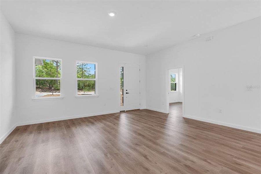Spacious, unfurnished interior of a new home in , Citrus Springs (Image 34).