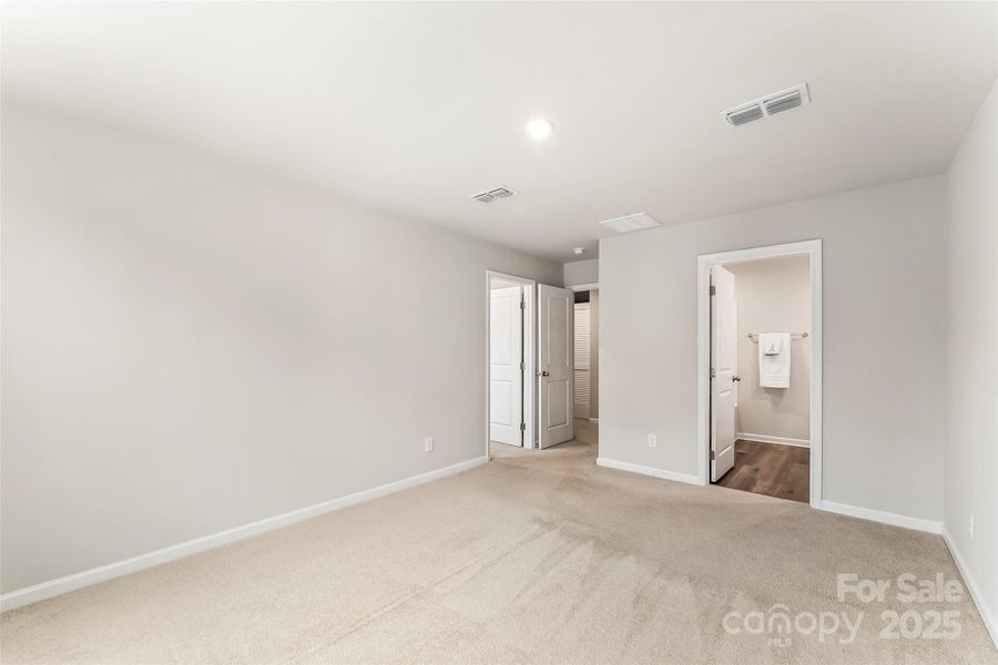 Spacious, unfurnished interior of a new home in Bear Park, Hickory (Image 20).