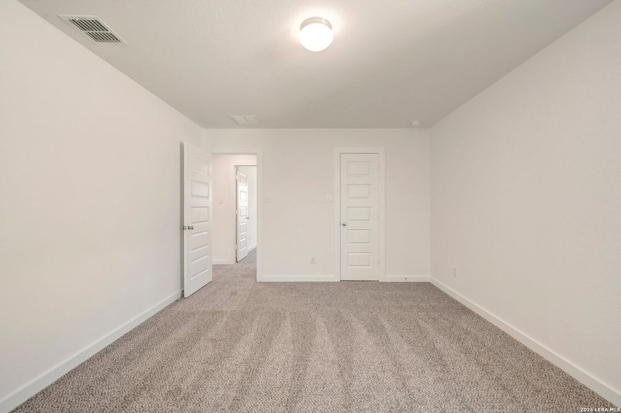 Spacious, unfurnished interior of a new home in Cinco Lakes, San Antonio (Image 26).