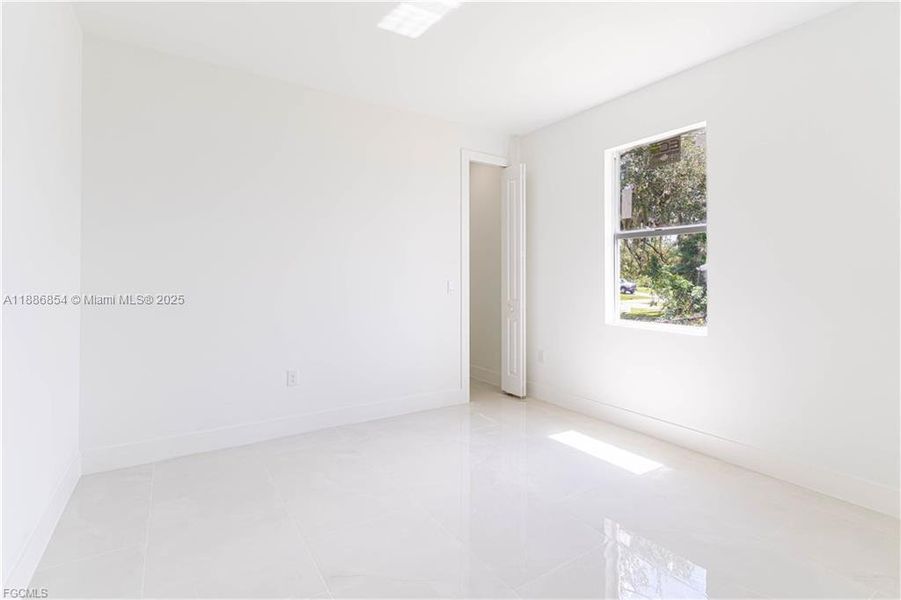Spacious, unfurnished interior of a new home in , Lehigh Acres (Image 15).