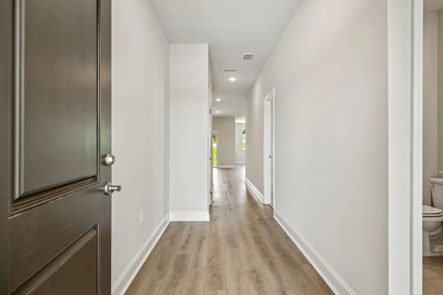 Foyer | For representation purposes only. Options and layout may vary by community and home plan. Foyer | For representation purposes only. Options and layout may vary by community and home plan.