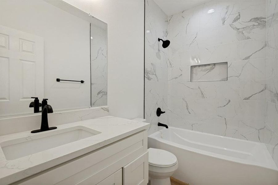 Furnished interior view inside a new home in , Seagoville (Image 9).