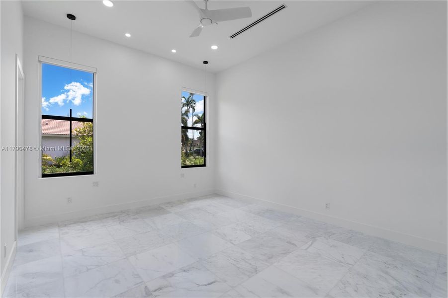 Spacious, unfurnished interior of a new home in , Plantation (Image 36).