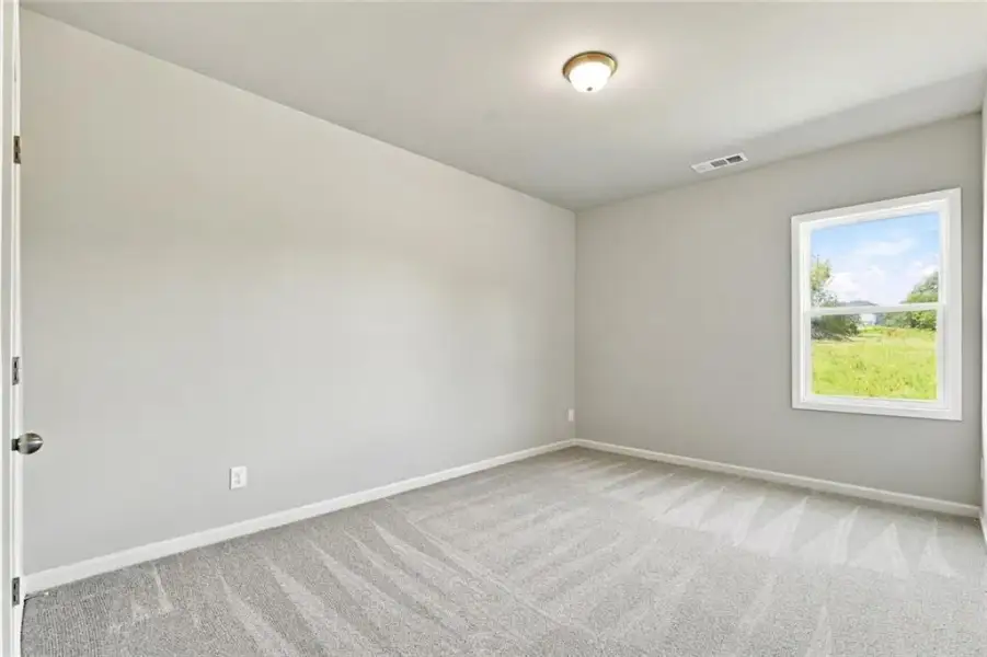 Spacious, unfurnished interior of a new home in , Gainesville (Image 14).