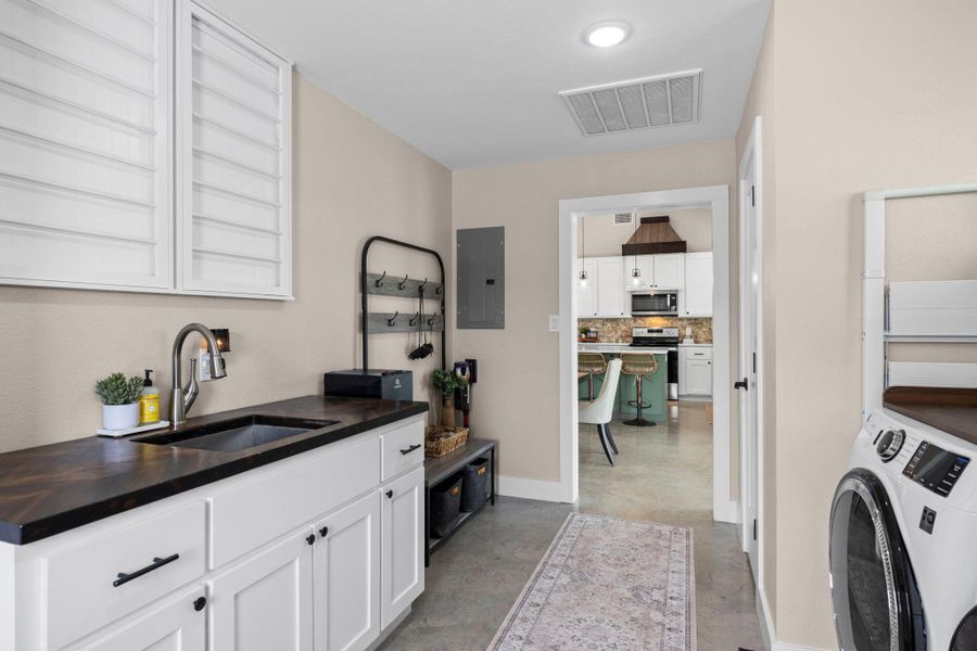 Furnished interior view inside a new home in , Lampasas (Image 17).