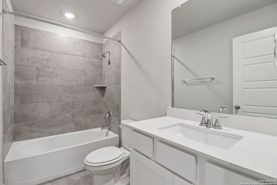 Furnished interior view inside a new home in Fox Falls, Boerne (Image 9).