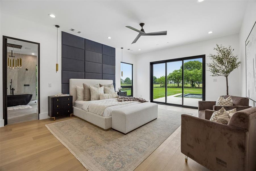 Great flex space.  Would also make a good second office or