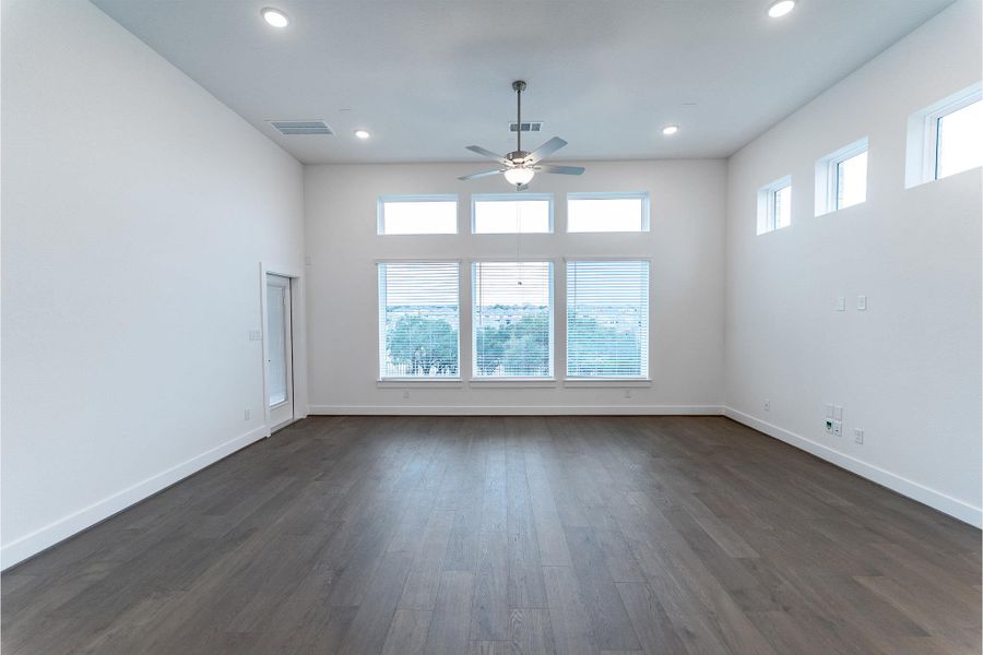 Spacious, unfurnished interior of a new home in Lariat, Liberty Hill (Image 15).