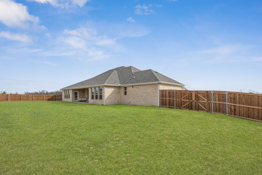 Representative exterior details of a home built from the Emerson by Centre Living Homes in Lakeway Estates, Waxahachie (Image 4).