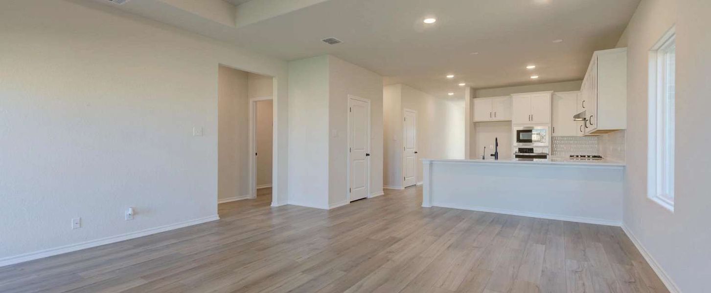 Representative unfurnished interior of a home built from the Willow by Ashton Woods in Arcadia Ridge, San Antonio (Image 17).