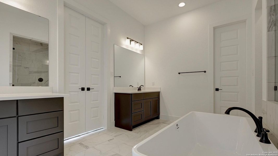 Furnished interior view inside a new home in Haby Hill 60', San Antonio (Image 7). Furnished interior view inside a new home in Haby Hill 60', San Antonio (Image 7).