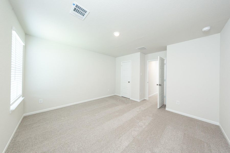 Spacious, unfurnished interior of a new home in Bammel Oaks, Houston (Image 19).