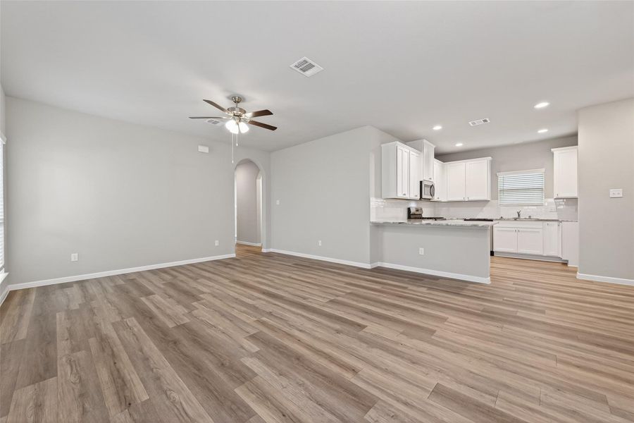 Spacious, unfurnished interior of a new home in , Huffman (Image 29).