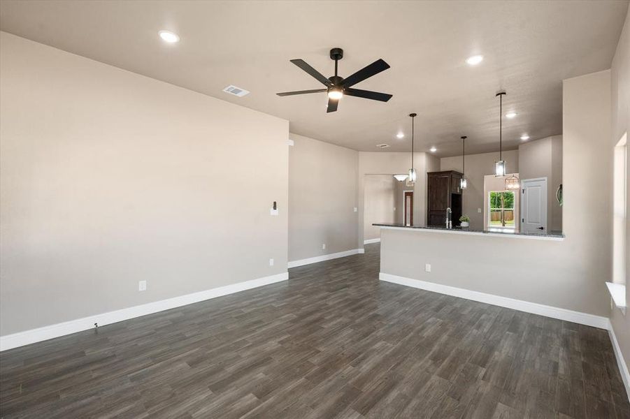 Spacious, unfurnished interior of a new home in , Cleburne (Image 32).