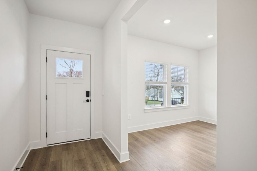 Spacious, unfurnished interior of a new home in Mission Hills, La Vergne (Image 10).