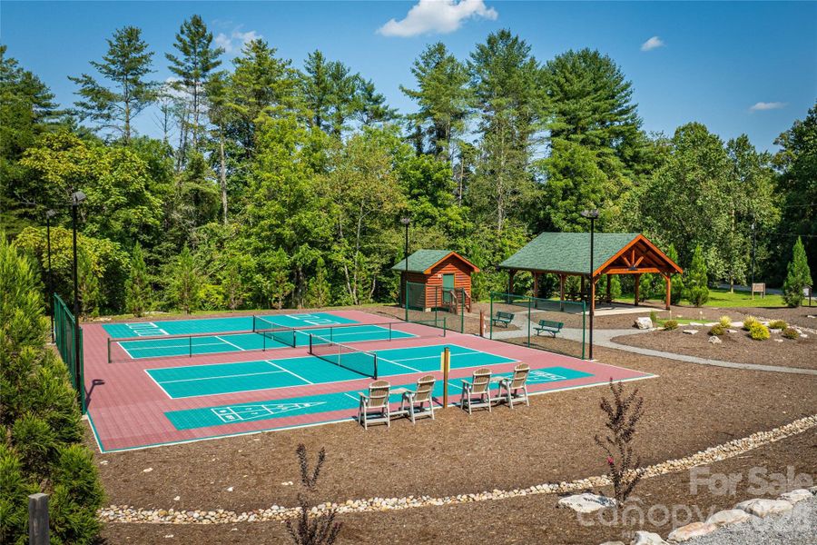 Community amenities in , Lenoir (Image 23). Community amenities in , Lenoir (Image 23).