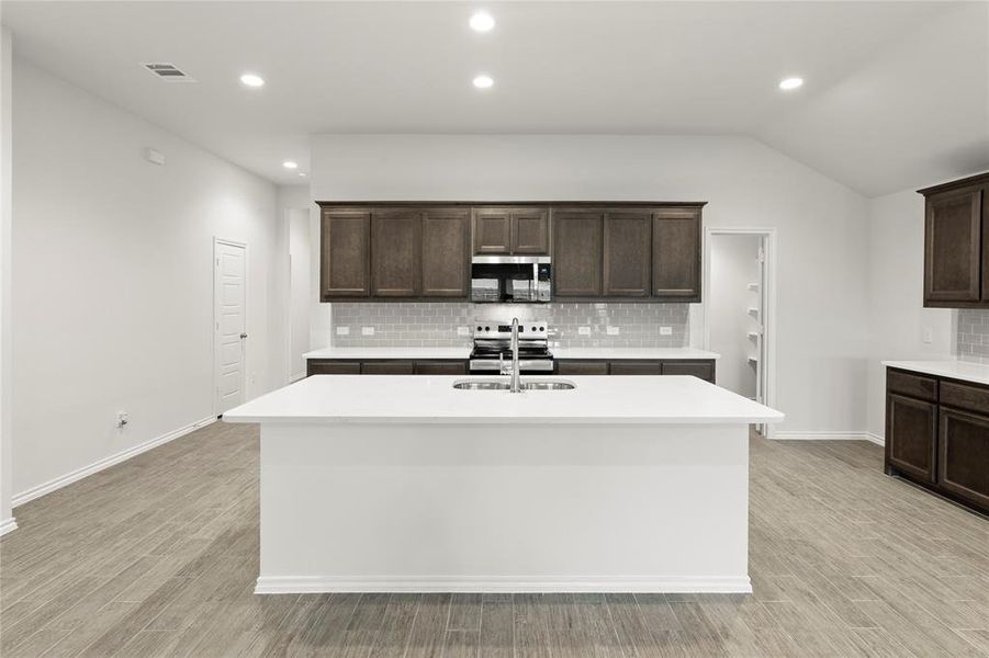 08. 3257 Mercer - Kitchen 08. 3257 Mercer - Kitchen