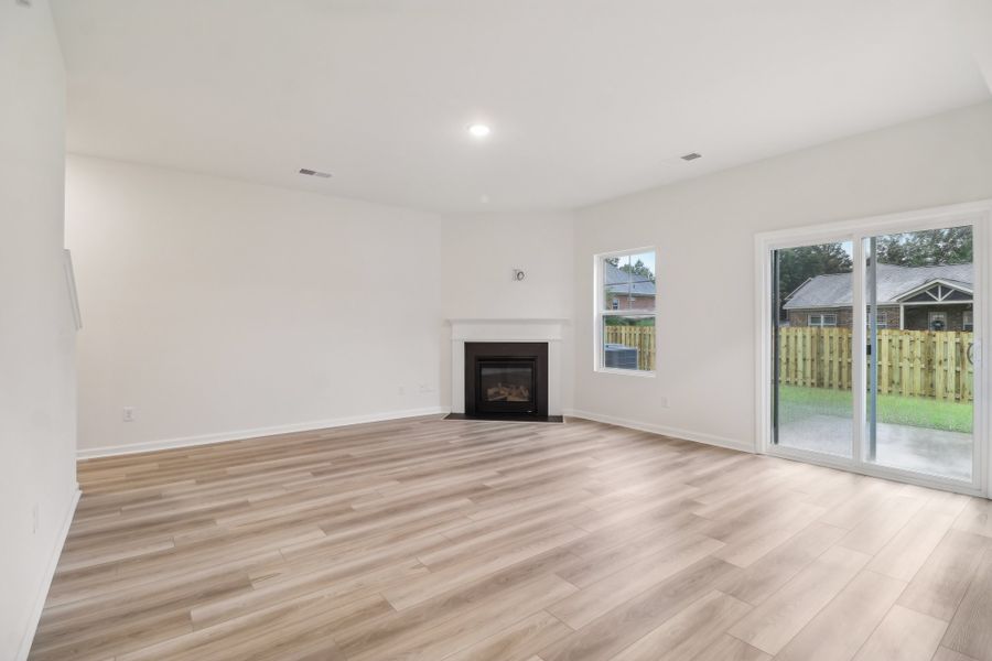 Spacious, unfurnished interior of a new home in Portrait Hills, Aiken (Image 9).