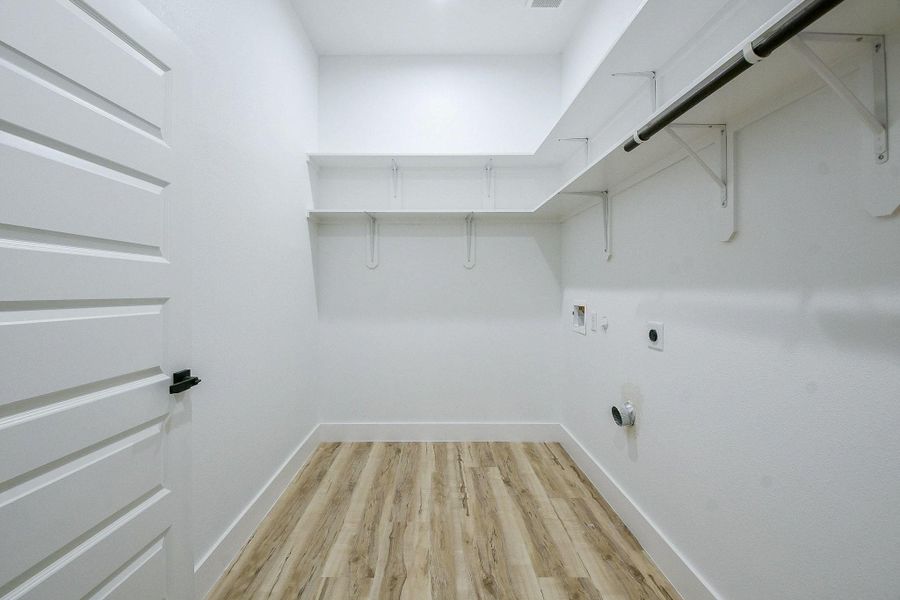 Spacious, unfurnished interior of a new home in , Livingston (Image 25).