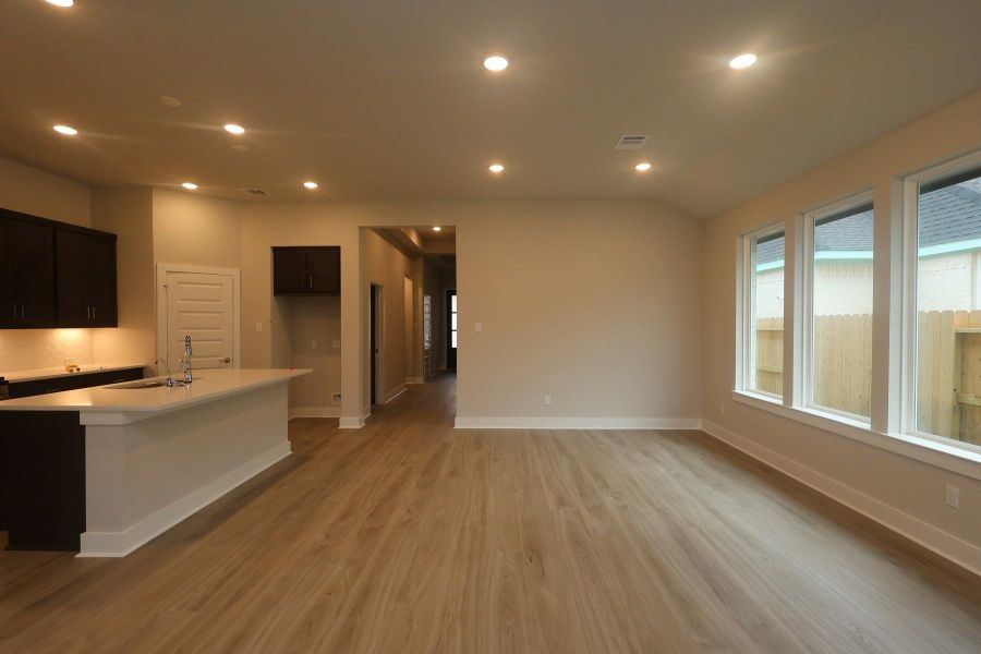 Spacious, unfurnished interior of a new home in Clopton Farms, Montgomery (Image 7).