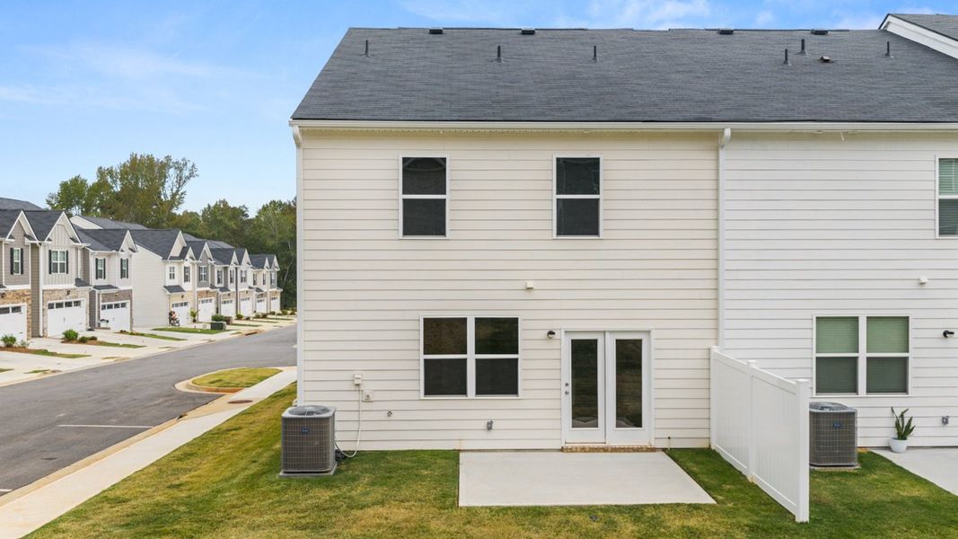 Representative exterior details of a home built from the Salisbury by D.R. Horton in Inverness at Sugarloaf, Lawrenceville (Image 3).