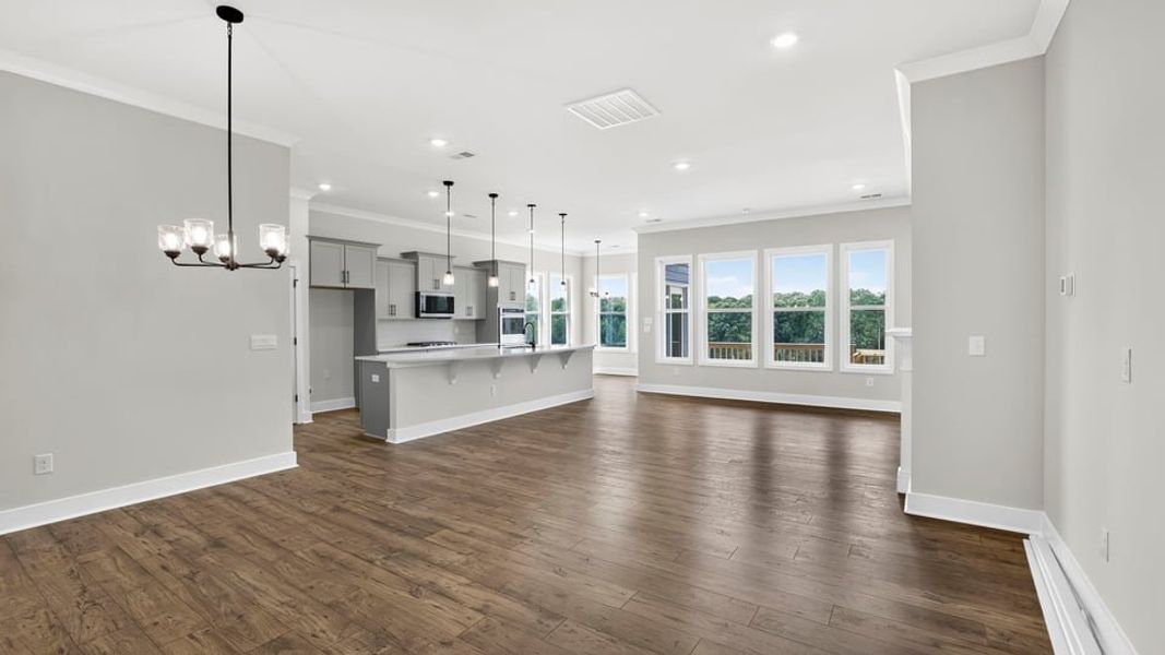 Spacious, unfurnished interior of a new home in Sunset Summits, Spartanburg (Image 26).