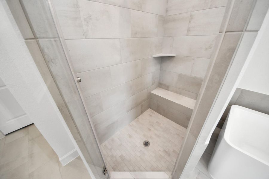 Close-up of interior finishes inside a home in Valencia, Manvel (Image 18). Close-up of interior finishes inside a home in Valencia, Manvel (Image 18).