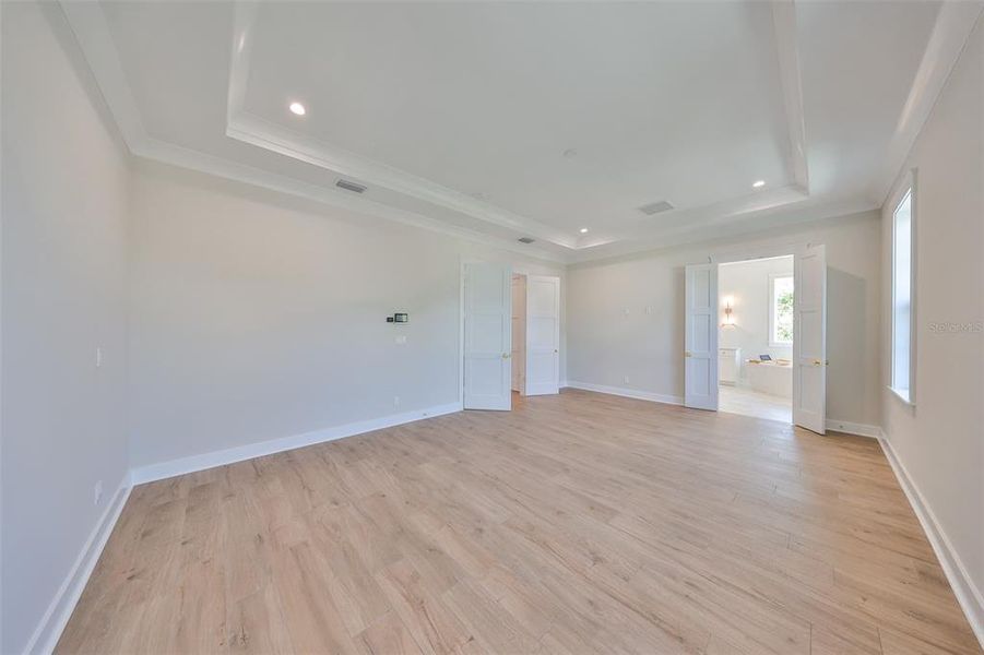 Spacious, unfurnished interior of a new home in , Tampa (Image 19).