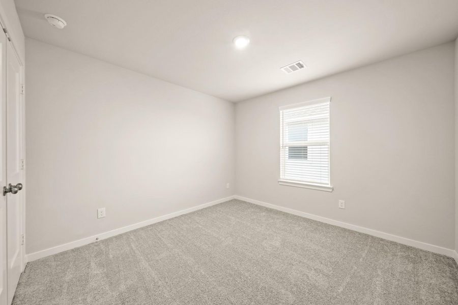 Spacious, unfurnished interior of a new home in Lago Mar, Texas City (Image 13).