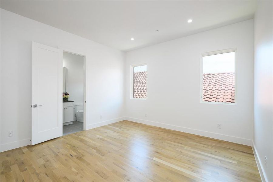 Spacious, unfurnished interior of a new home in , University Park (Image 19).