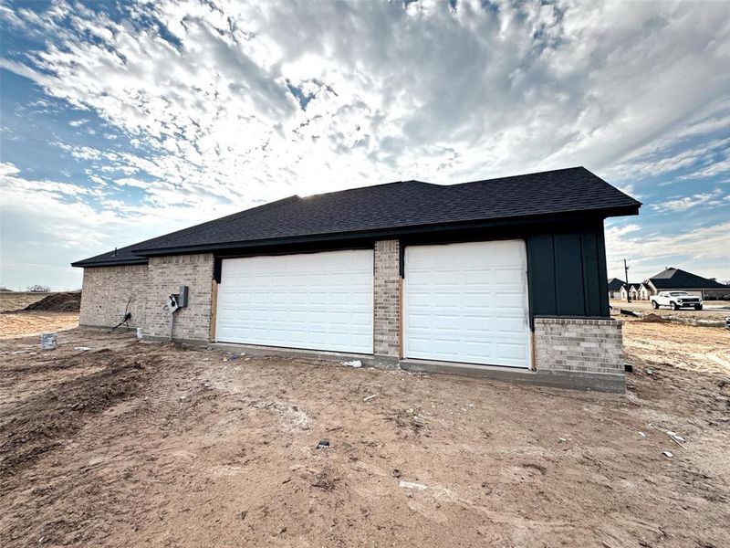 Garage featuring dirt driveway