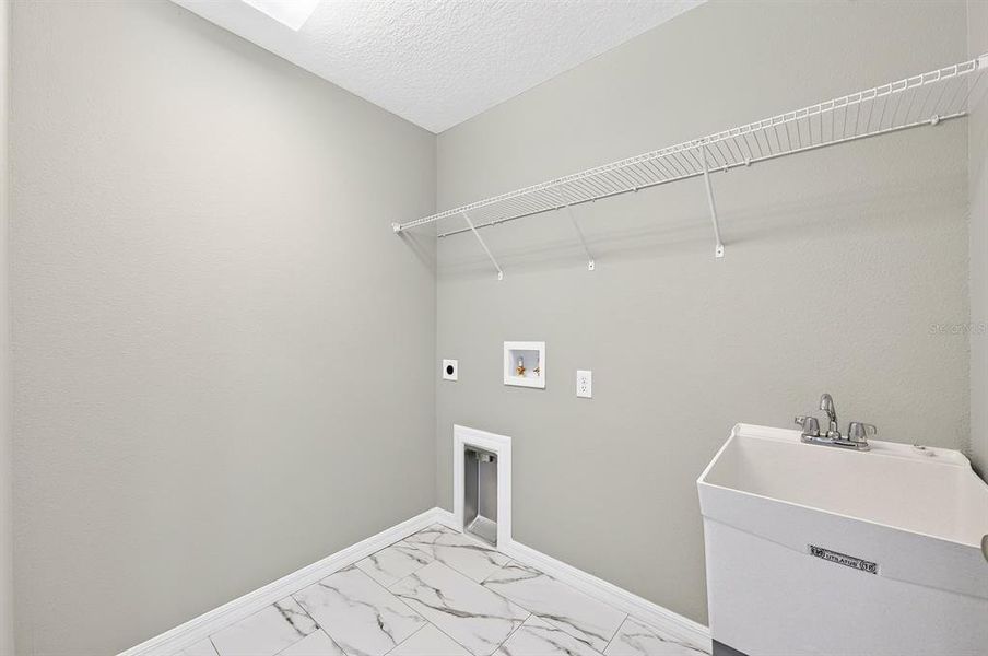 Spacious, unfurnished interior of a new home in , Ocklawaha (Image 16). Spacious, unfurnished interior of a new home in , Ocklawaha (Image 16).