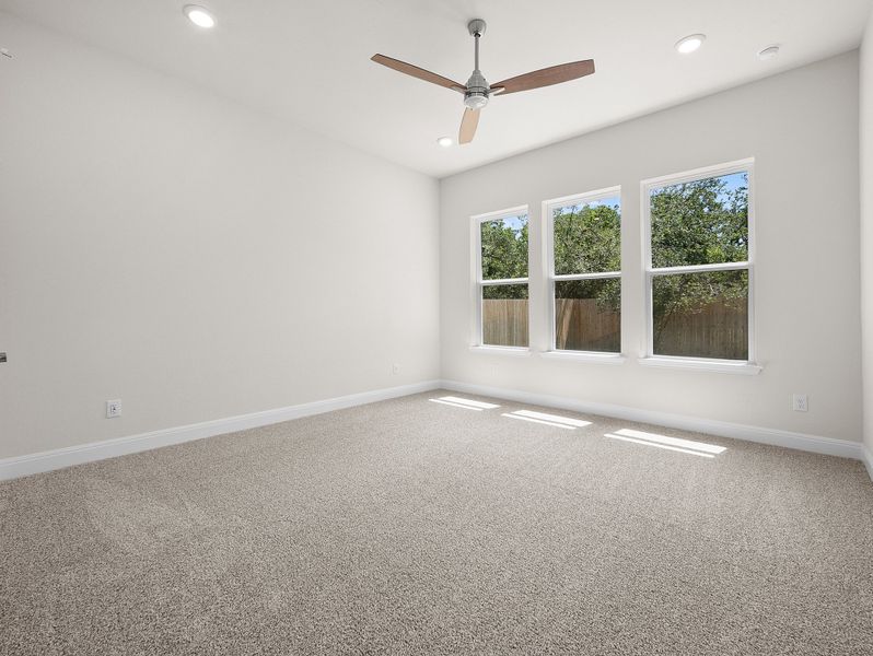 Spacious, unfurnished interior of a new home in Cibolo Crossing, Universal City (Image 8).