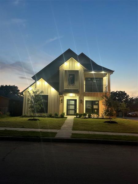 Front exterior of a new home in , Dallas, TX, highlighting curb appeal (Image 4). Front exterior of a new home in , Dallas, TX, highlighting curb appeal (Image 4).
