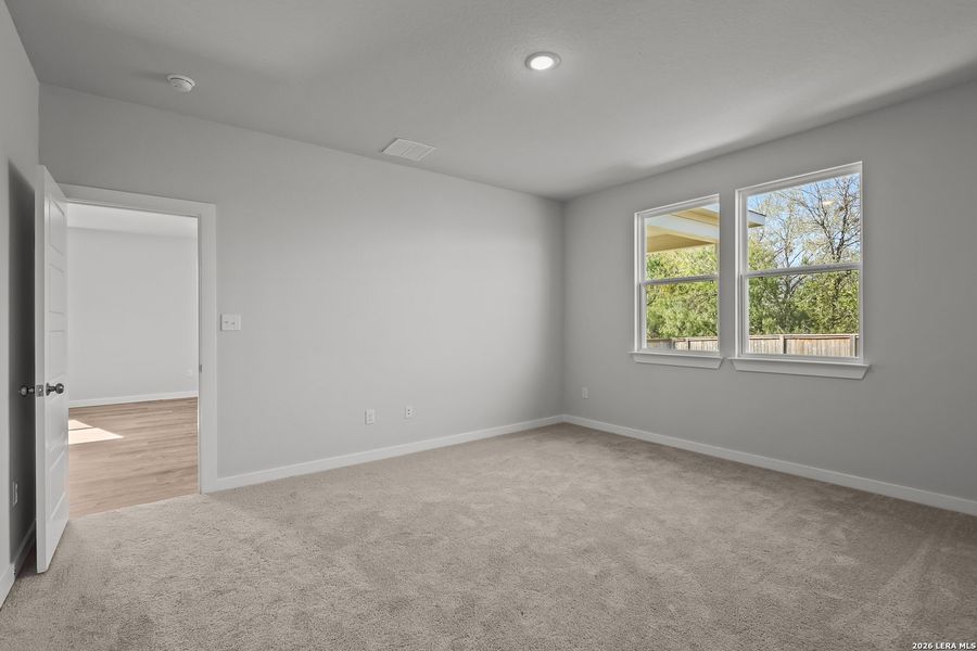 Spacious, unfurnished interior of a new home in Cinco Lakes, San Antonio (Image 17).