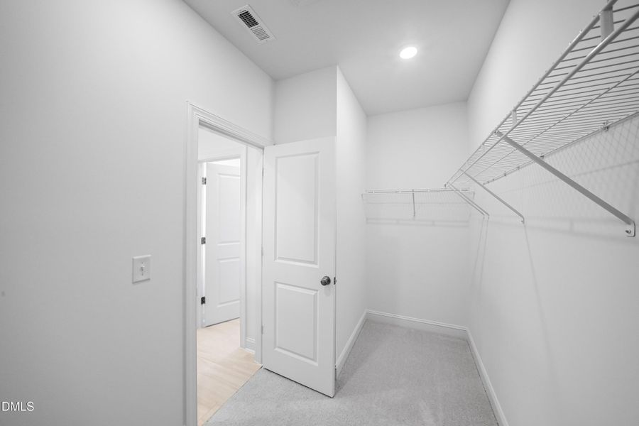 SUN_Stoneriver_Pic_EastmanIII_Closet_2of