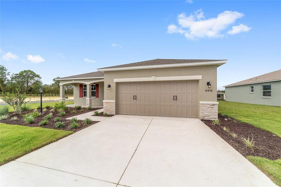 Exterior details and patio area of a home in , Ocala (Image 22).