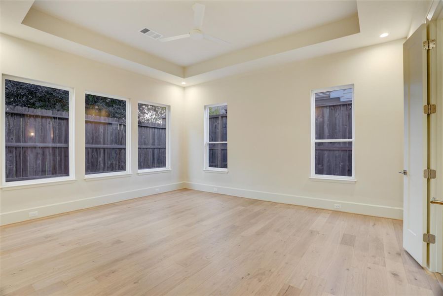 Spacious, unfurnished interior of a new home in , Houston (Image 29).