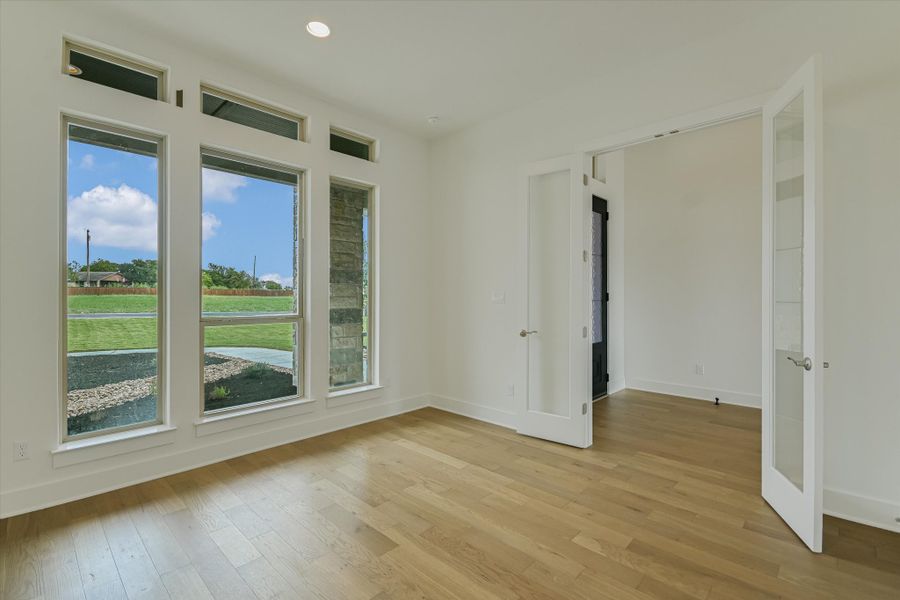 Spacious, unfurnished interior of a new home in Scofield Farms Estates, Georgetown (Image 26).