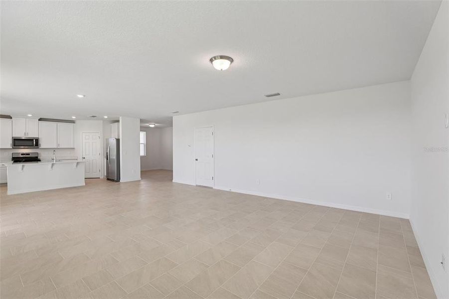 Spacious, unfurnished interior of a new home in The Reserve at Twin Lakes, St. Cloud (Image 42). Spacious, unfurnished interior of a new home in The Reserve at Twin Lakes, St. Cloud (Image 42).