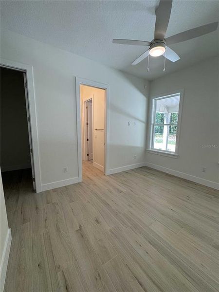 Spacious, unfurnished interior of a new home in , Dunnellon (Image 25).